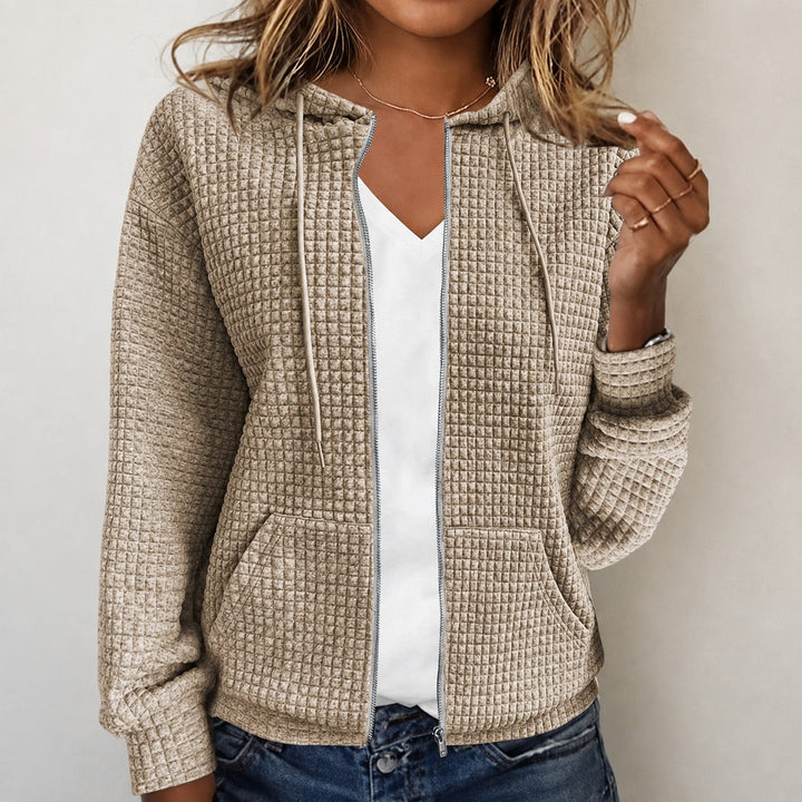 Jaqueta feminina waffle com capuz, proporciona conforto e estilo casual, uma peça versátil de inverno.