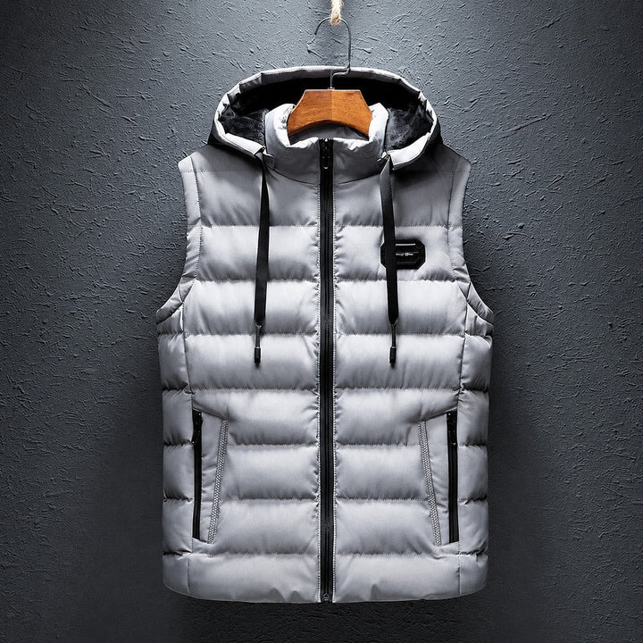 Colete masculino com capuz, ideal para o outono e inverno. Roupa casual, moderna e muito versátil.