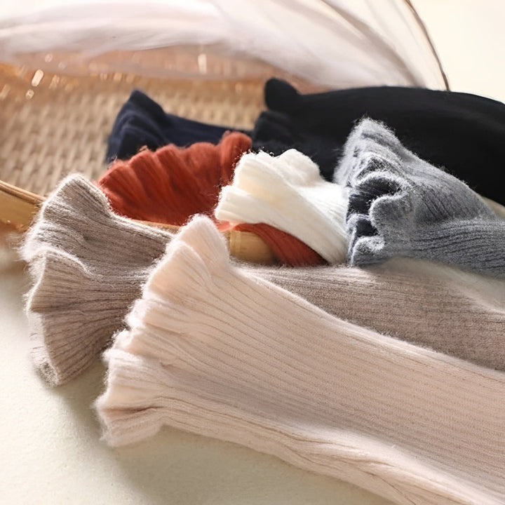 Suéter feminino elegante de gola alta, ideal para um look de inverno casual e moderno. Moda aconchegante.