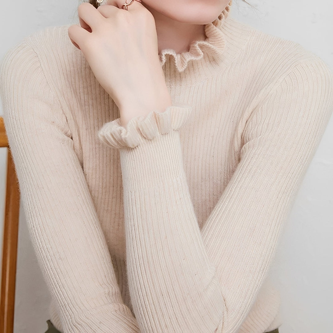 Blusa feminina elegante de gola alta, perfeita para a moda de inverno. Conforto e estilo casual.