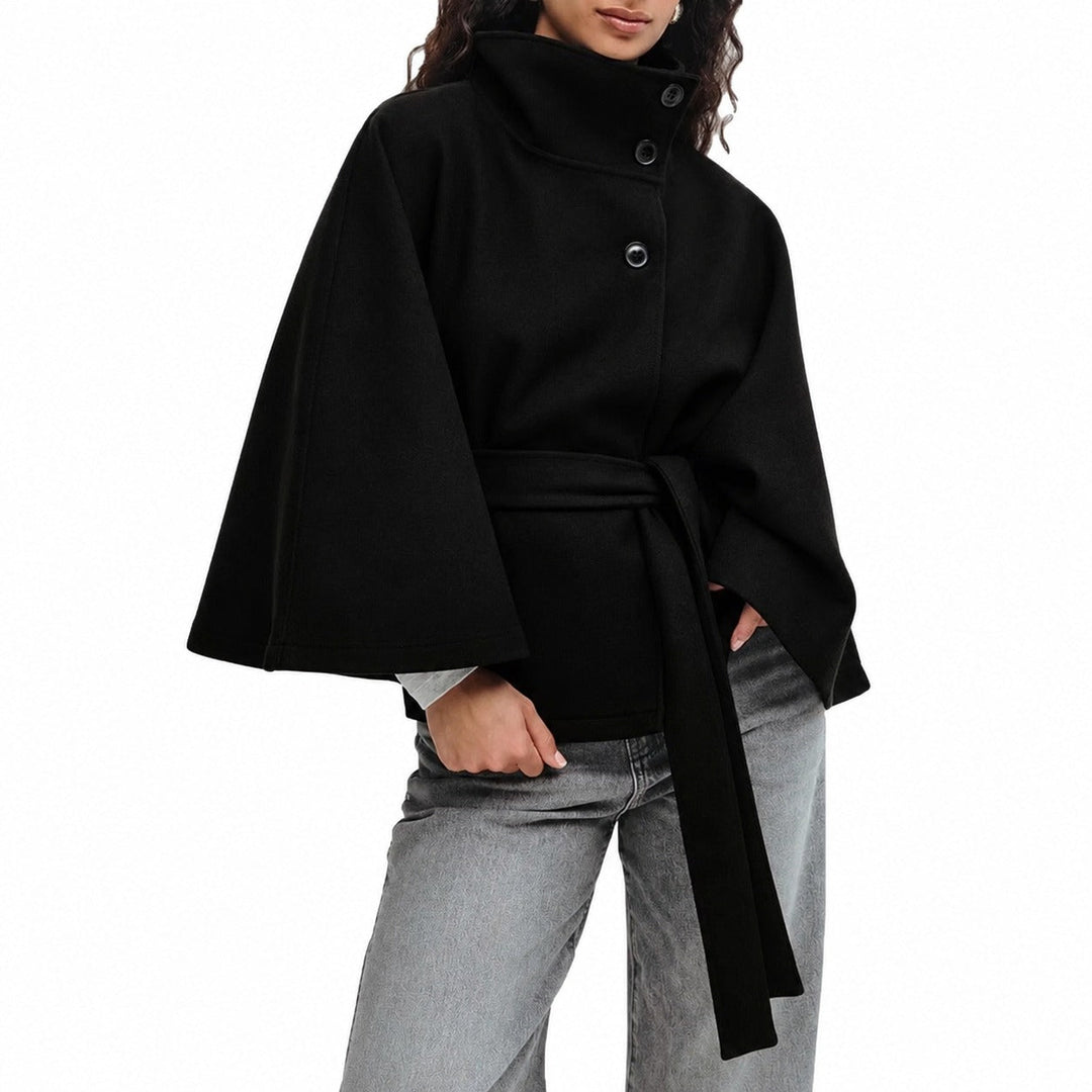 Casaco feminino elegante com cinto, ideal para outono/inverno. Jaqueta moderna de gola alta, perfeita para looks versáteis.