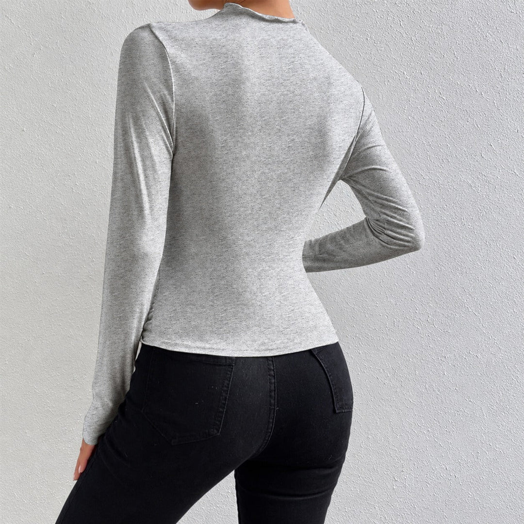 Camiseta feminina com franzido na gola e manga longa, moda outono-inverno, confortável e chique.