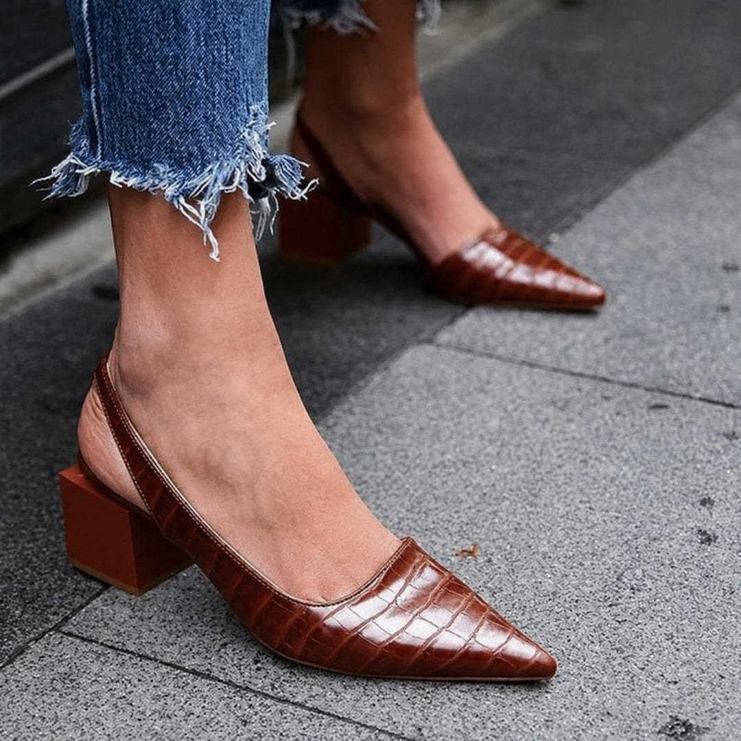 Saltos slingback femininos elegantes e confortáveis, perfeitos para o verão. Calçado moderno com ajuste seguro.