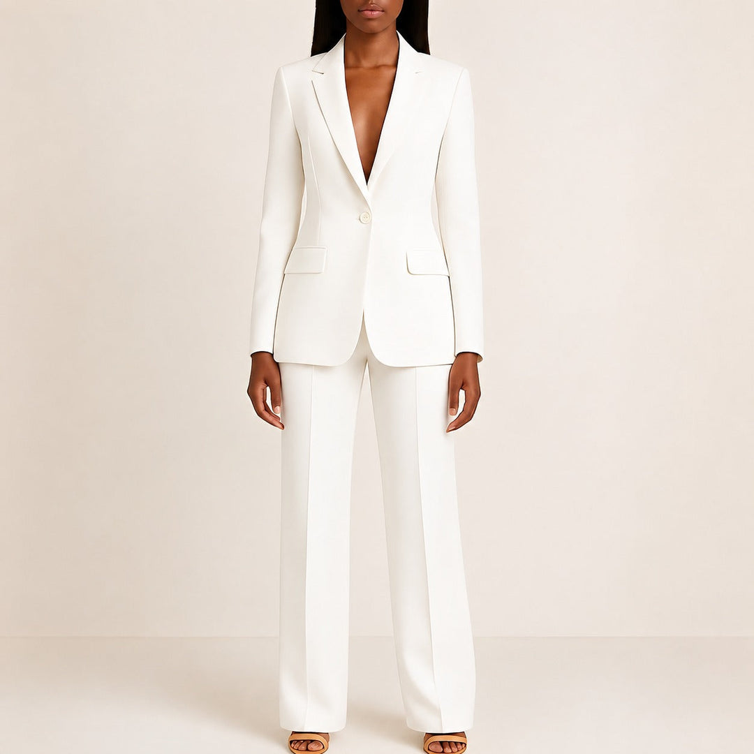 Conjunto de terno feminino elegante com blazer e calça social. Ideal para escritório e moda versátil.