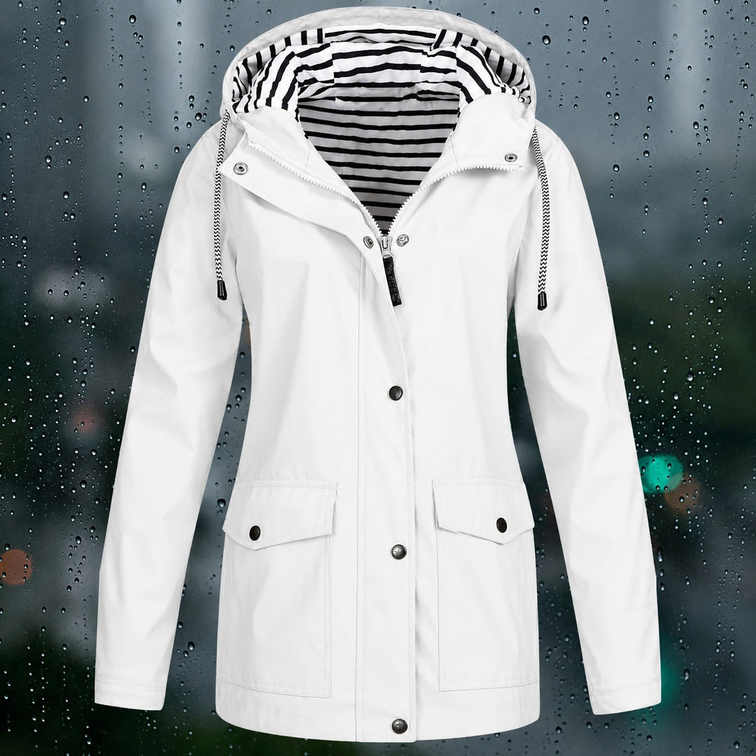 Casaco feminino elegante com capuz, ideal para outono e inverno.