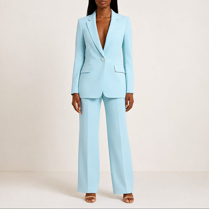 Terno feminino com blazer e calça social, perfeito para roupa de escritório e um estilo profissional elegante.