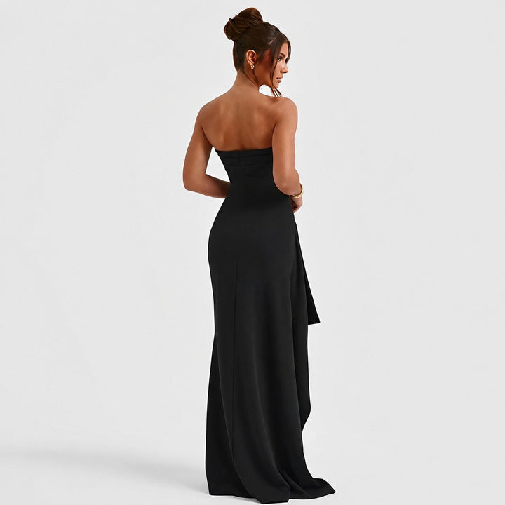 Roupa feminina: Vestido Aubree fashion com fenda e recorte nas costas. Maxi vestido elegante para verão e festas.
