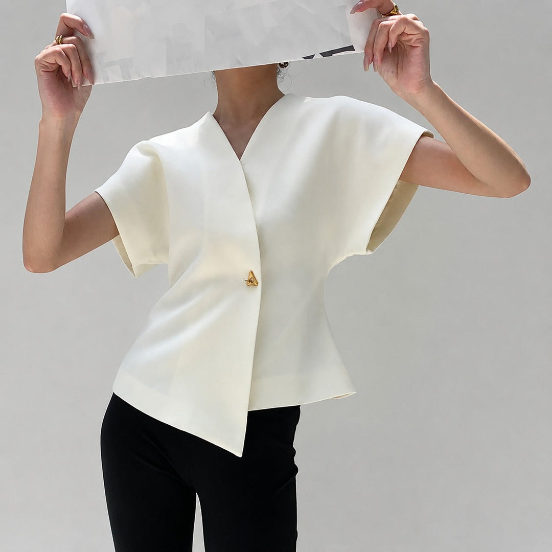 Blusa feminina decote V com botões, roupa feminina elegante e casual, perfeita para a moda verão.