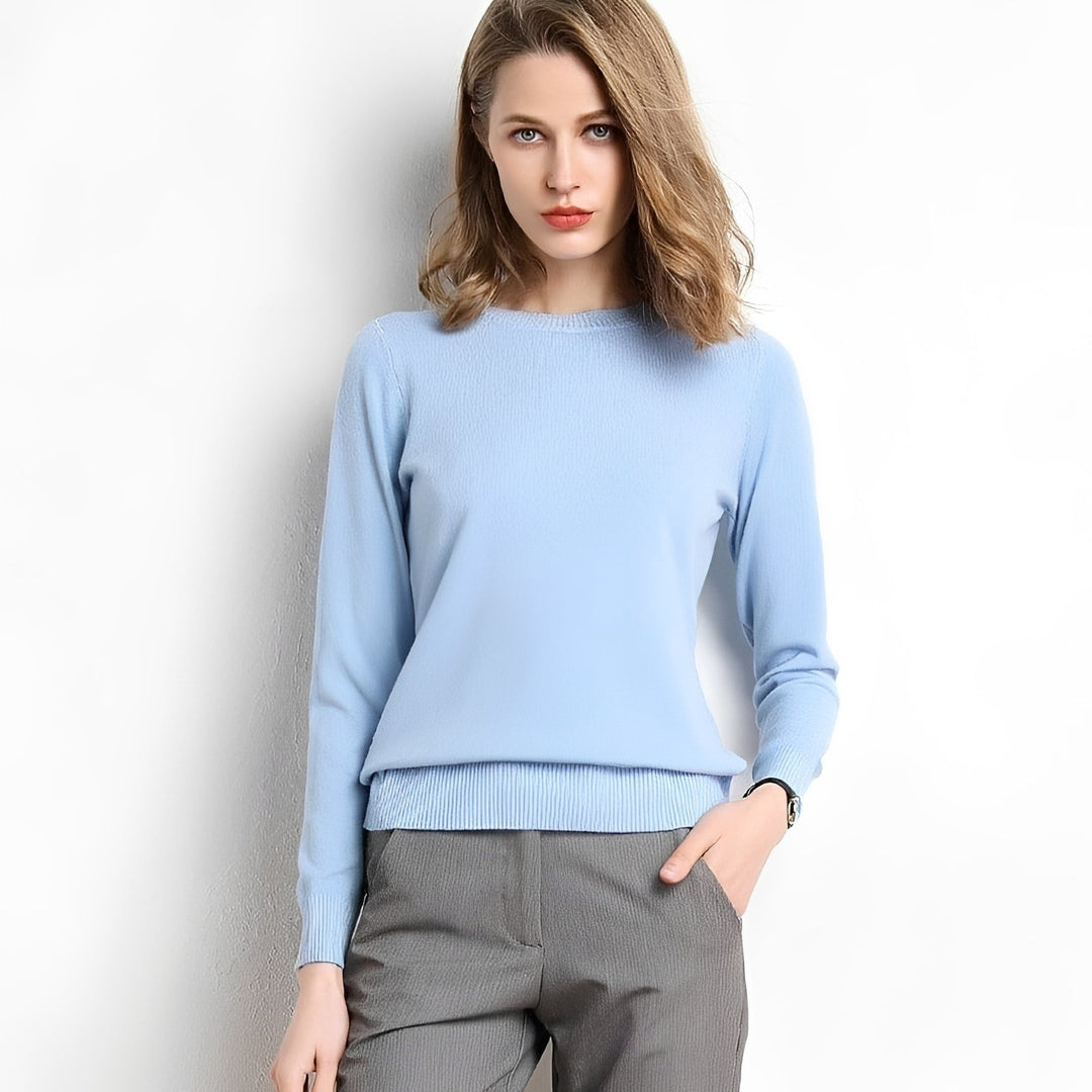 Suéter feminino Livana, pulôver macio e confortável, ideal para dias frios e look casual.