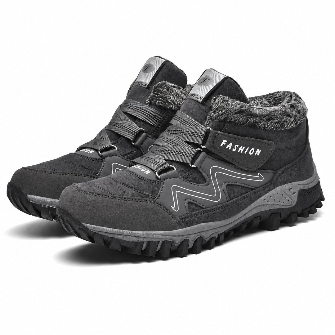 Botas femininas Tamara em ambiente de inverno, calçado versátil para atividades e moda nos dias frios.
