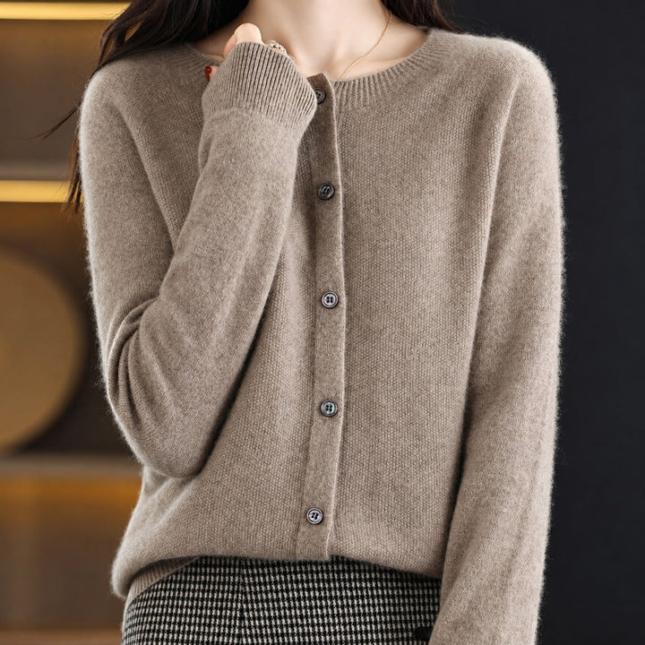 Suéter feminino quente de gola redonda, perfeito para o conforto e estilo do inverno.