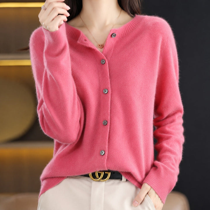 Suéter feminino elegante de gola redonda, ideal para outono e inverno, conforto versátil.