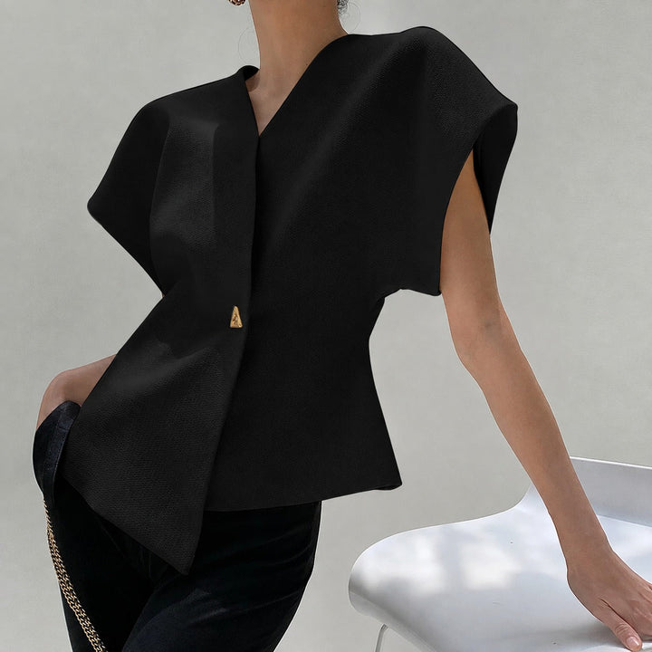 Blusa feminina versátil decote V, perfeita para o verão. Moda casual e elegante com botões.