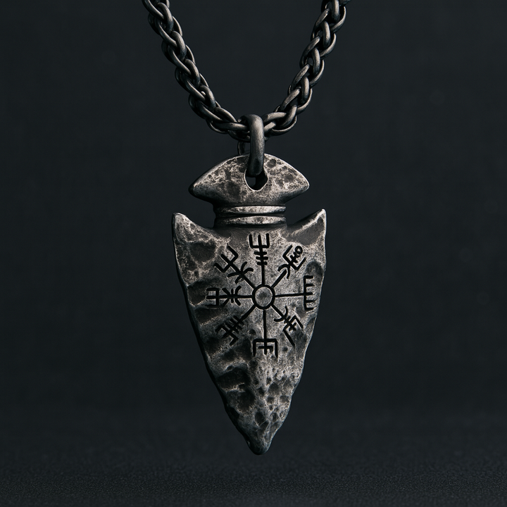 Colar viking robusto para homem, com o poderoso símbolo nórdico Vegvisir da força e proteção.