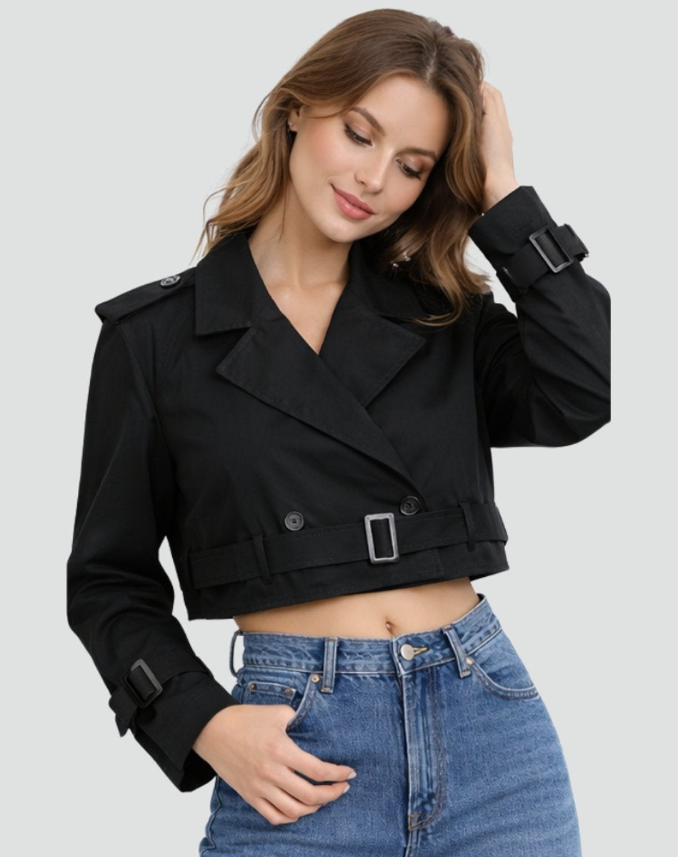 Moderna gabardina curta feminina com cinto ajustável, ideal para um visual elegante de outono.