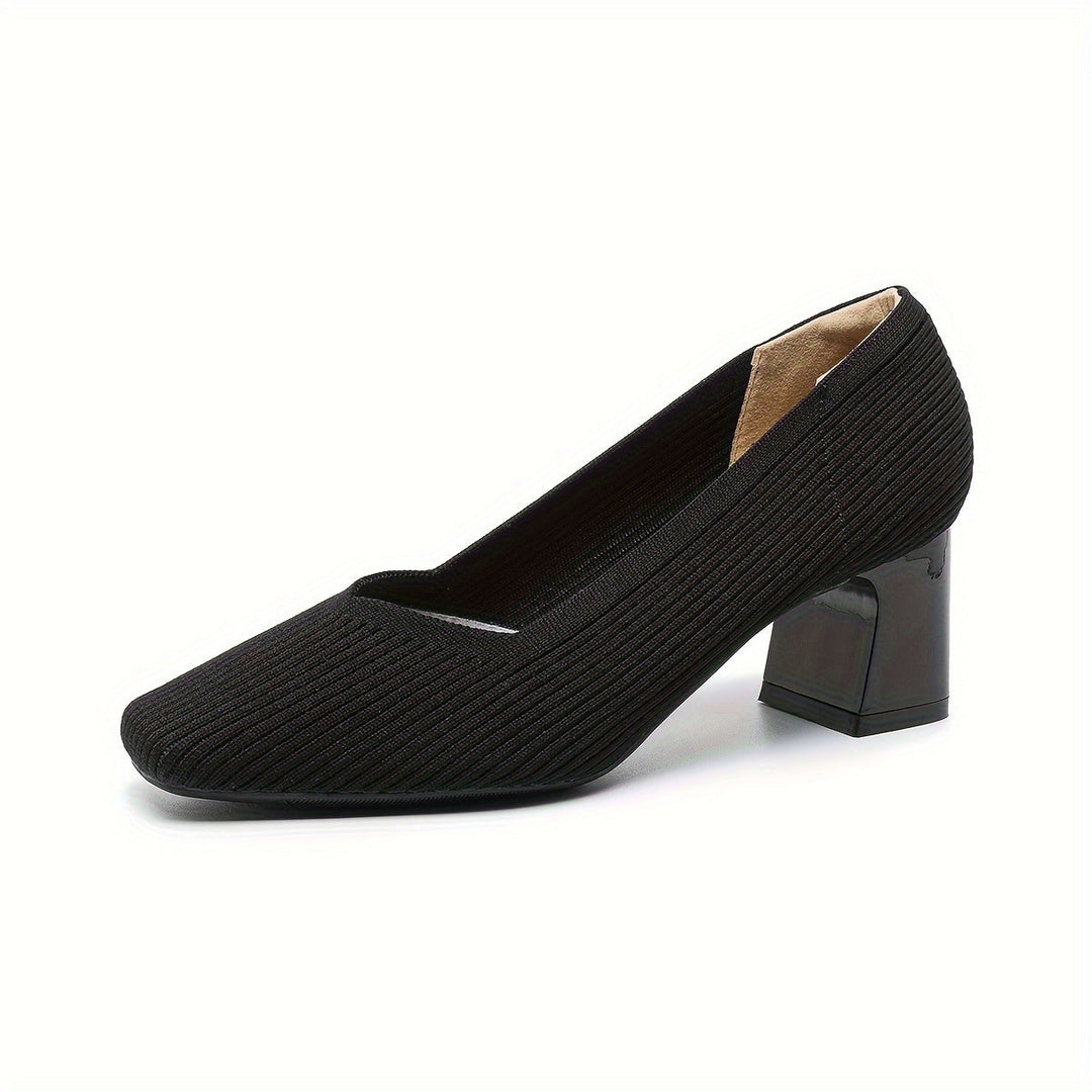 Sapatos femininos com salto bloco para conforto e elegância, ideais para o escritório.