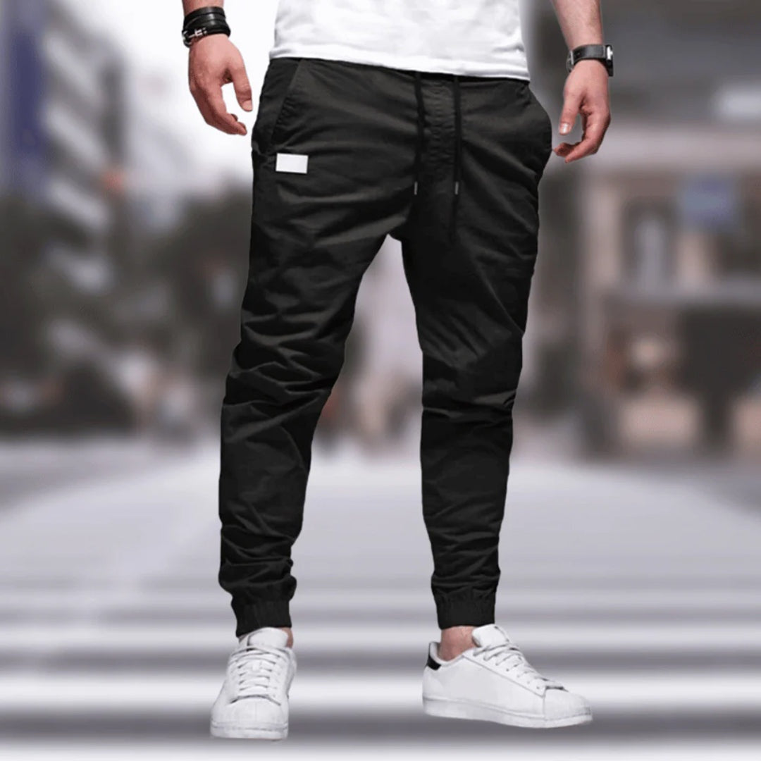 Calças cargo masculinas casuais de tecido resistente, cintura elástica e design moderno, conforto para qualquer ocasião.