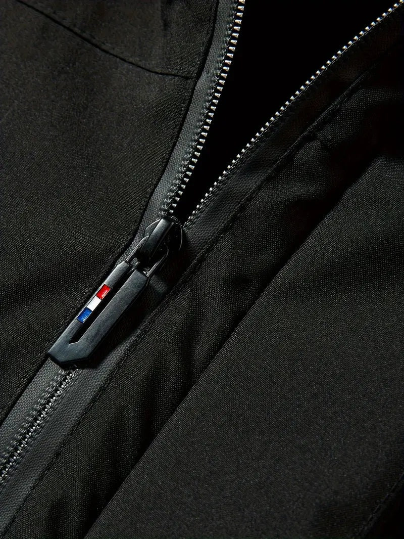 Parka de inverno masculina elegante e impermeável, com forro polar para conforto e calor em dias frios.