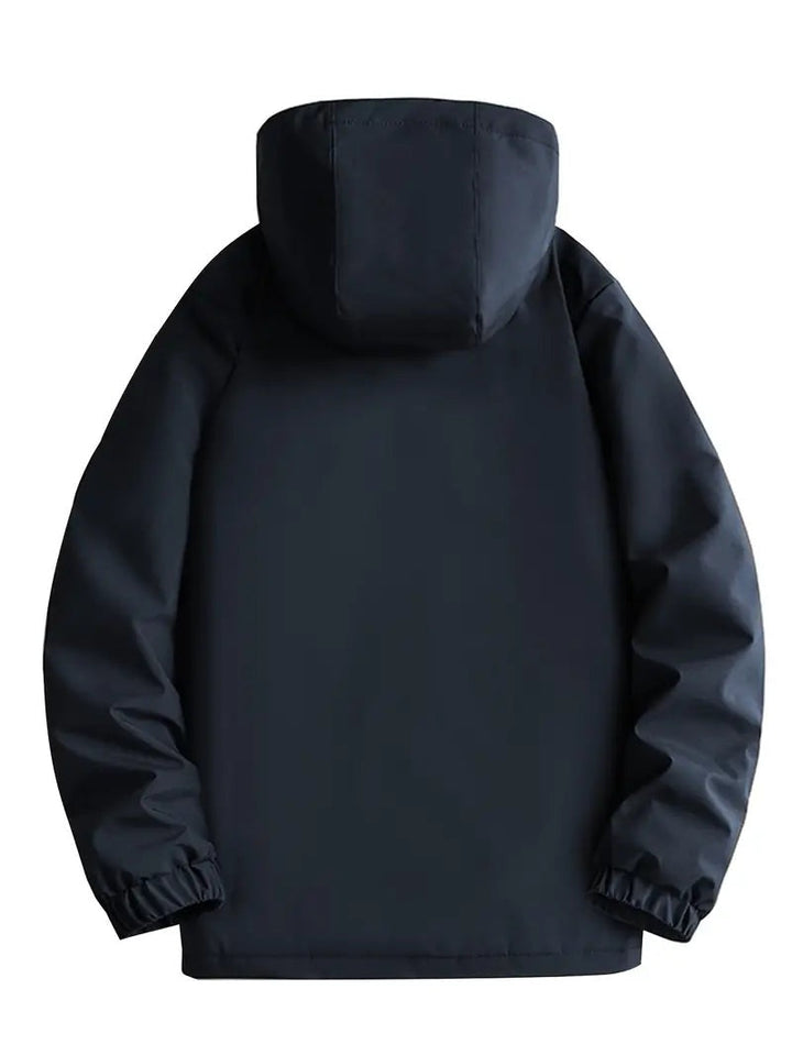 Casaco parka masculino com forro polar quente e tecido impermeável, essencial para o inverno e frio.