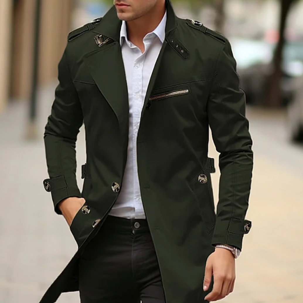 Trench coat masculino com epaulettes e corte ajustado. Casaco elegante para um look casual chic de outono.