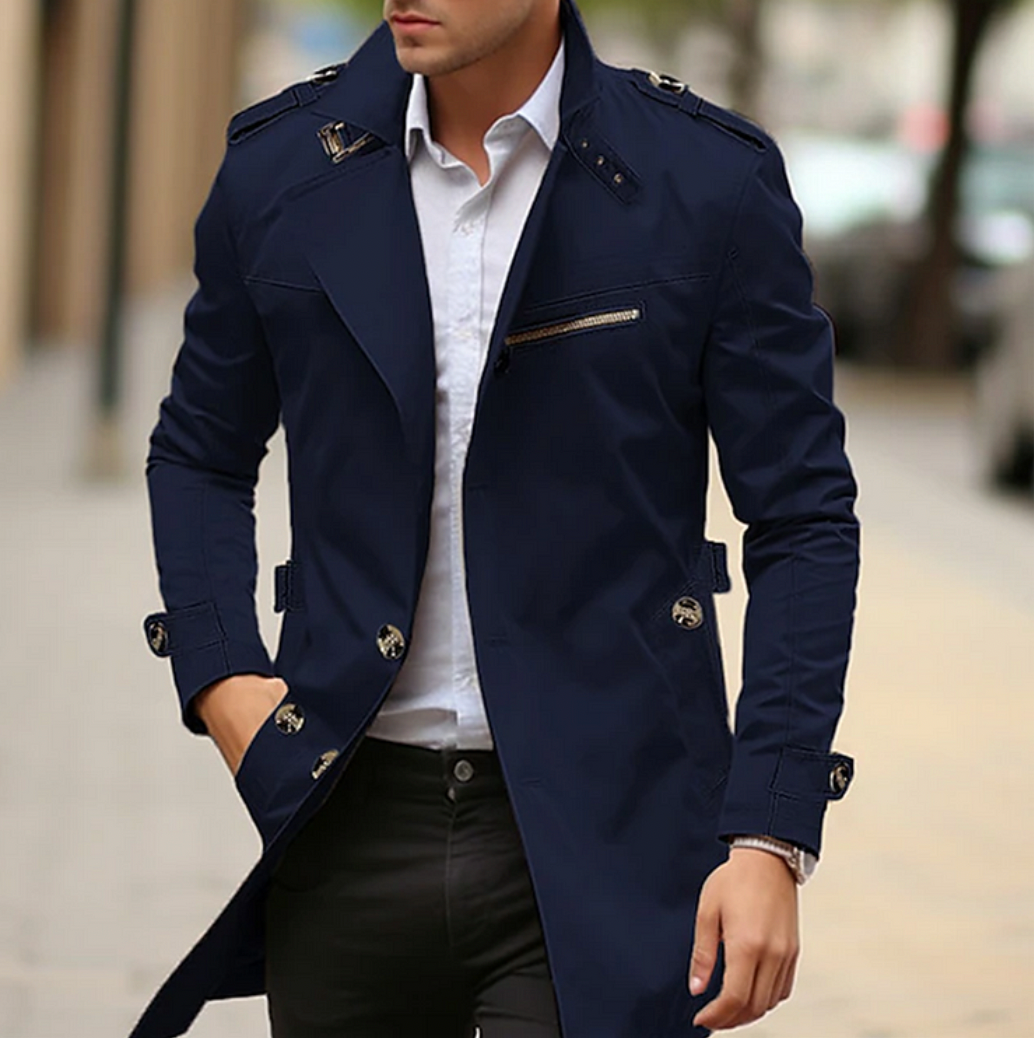 Trench coat masculino elegante para outono/primavera. Casaco versátil com manga comprida e detalhes sofisticados.