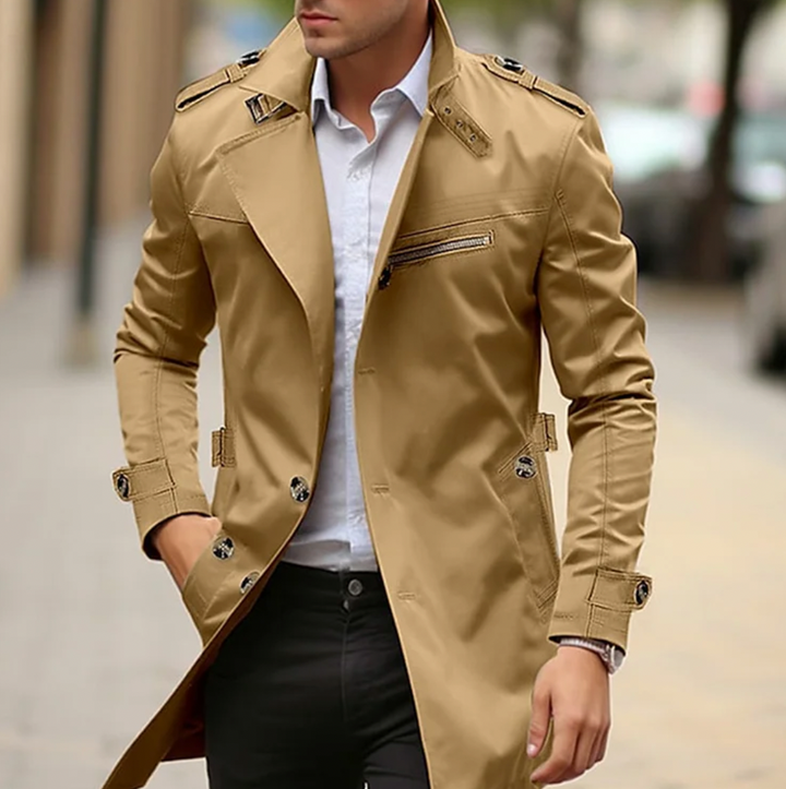 Roupa masculina: trench coat elegante com epaulettes. Casaco ajustado para outono/primavera, estilo chic.