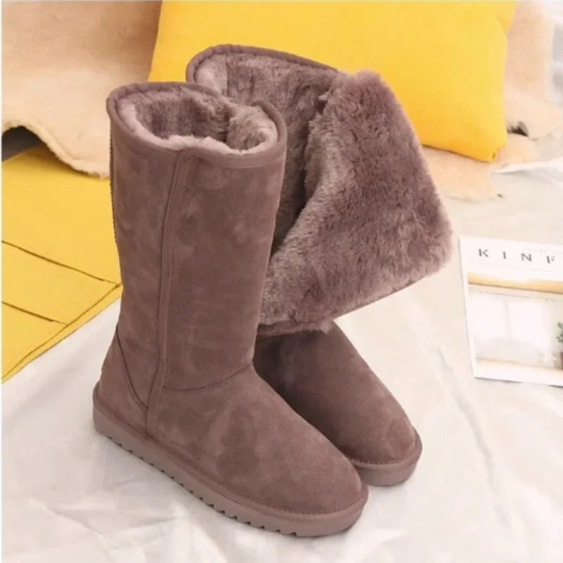 Botas de inverno cano alto femininas com forro de pelo quente, ideais para o frio e conforto.