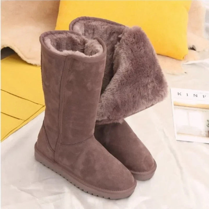 Botas de inverno cano alto femininas com forro de pelo quente, ideais para o frio e conforto.