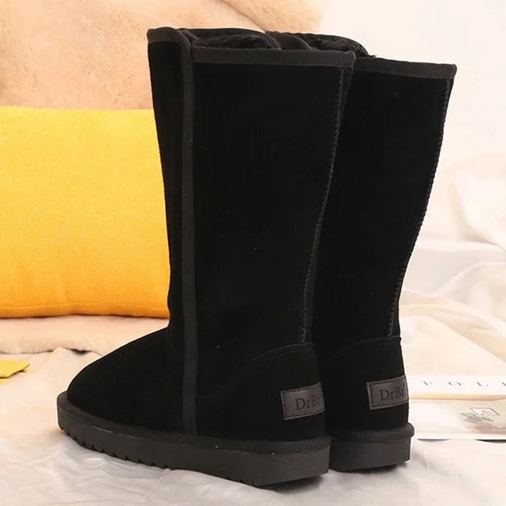 Moda inverno: botas femininas cano alto com forro de pelo, elegantes e quentes para proteger do frio.