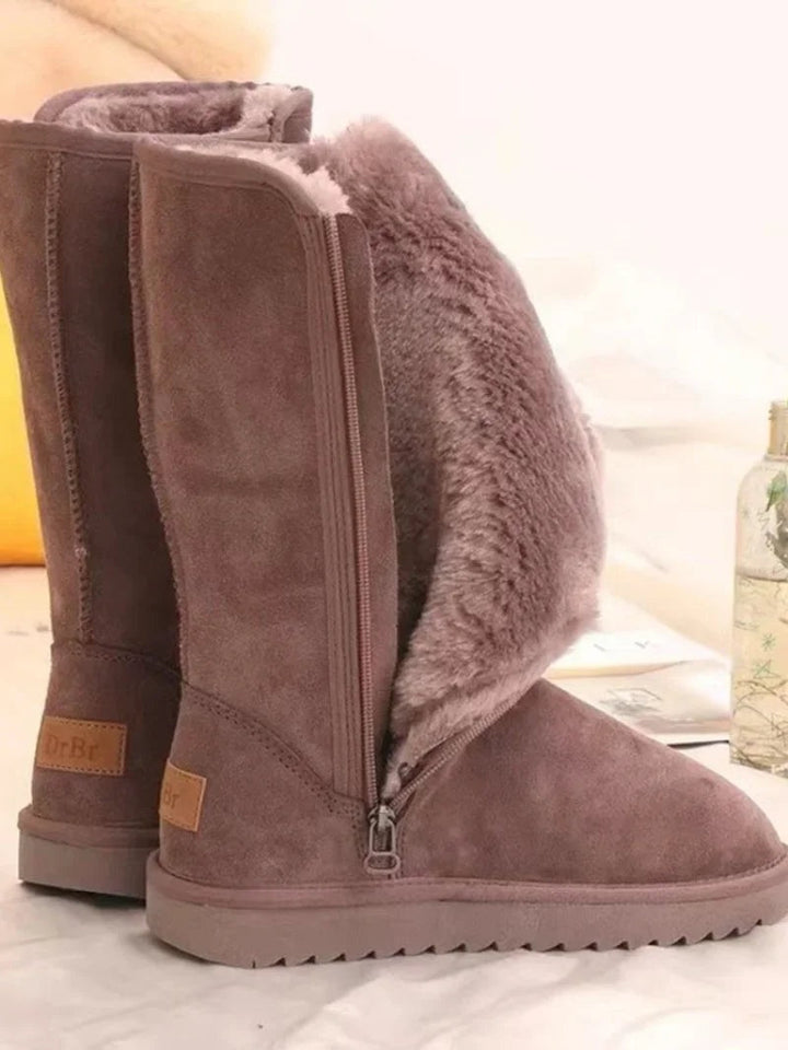 Botas de inverno femininas cano alto com forro de pelo. Conforto e elegância para a mulher no frio.