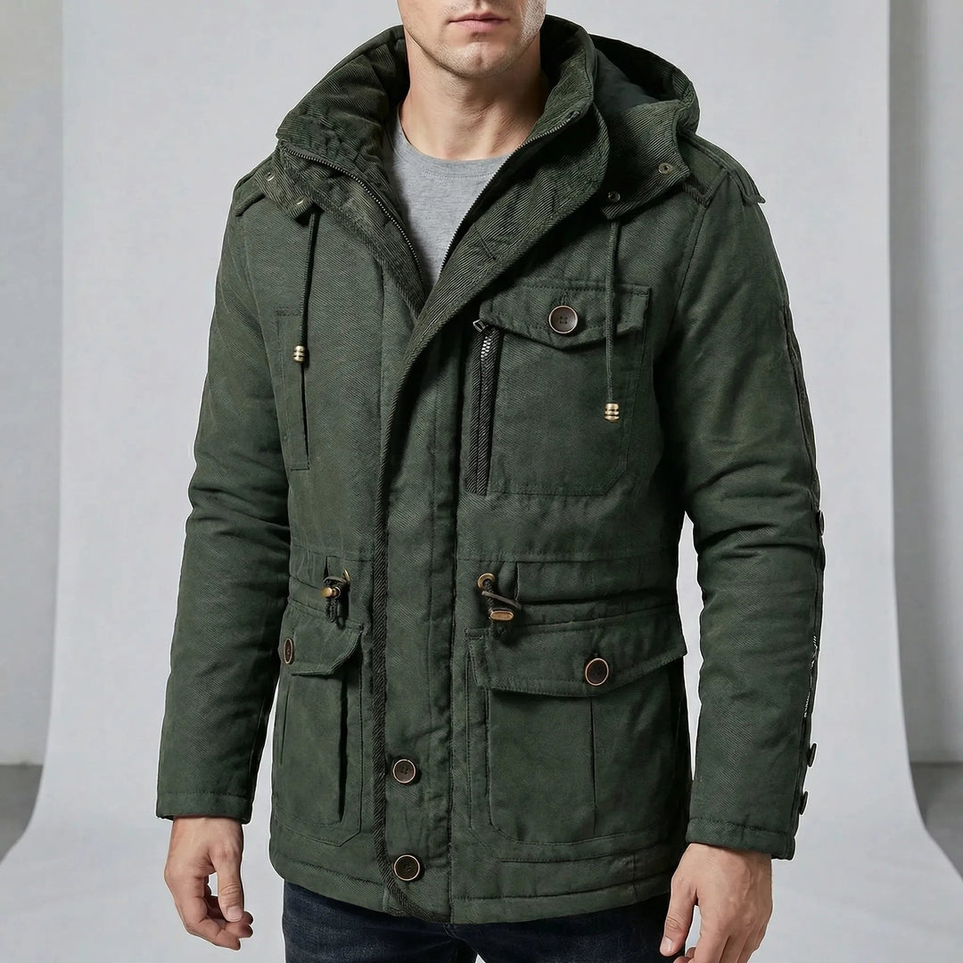 Costas da parka masculina preta, design moderno com capuz, casaco versátil para dias frios.