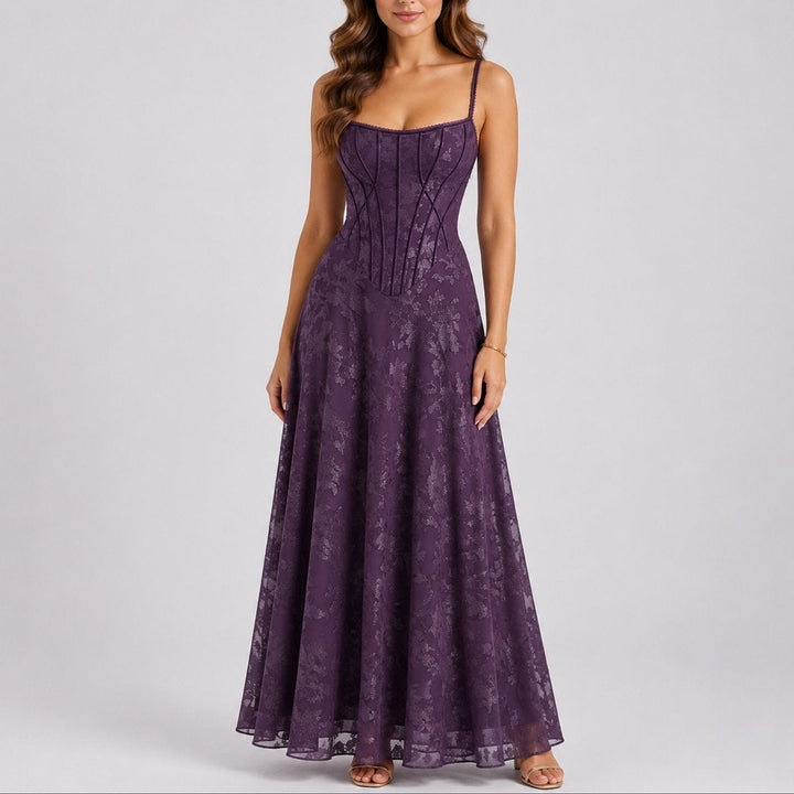 Vestido comprido de chiffon floral para mulher, com corpete e alças finas. Perfeito para festa ou ocasião especial.