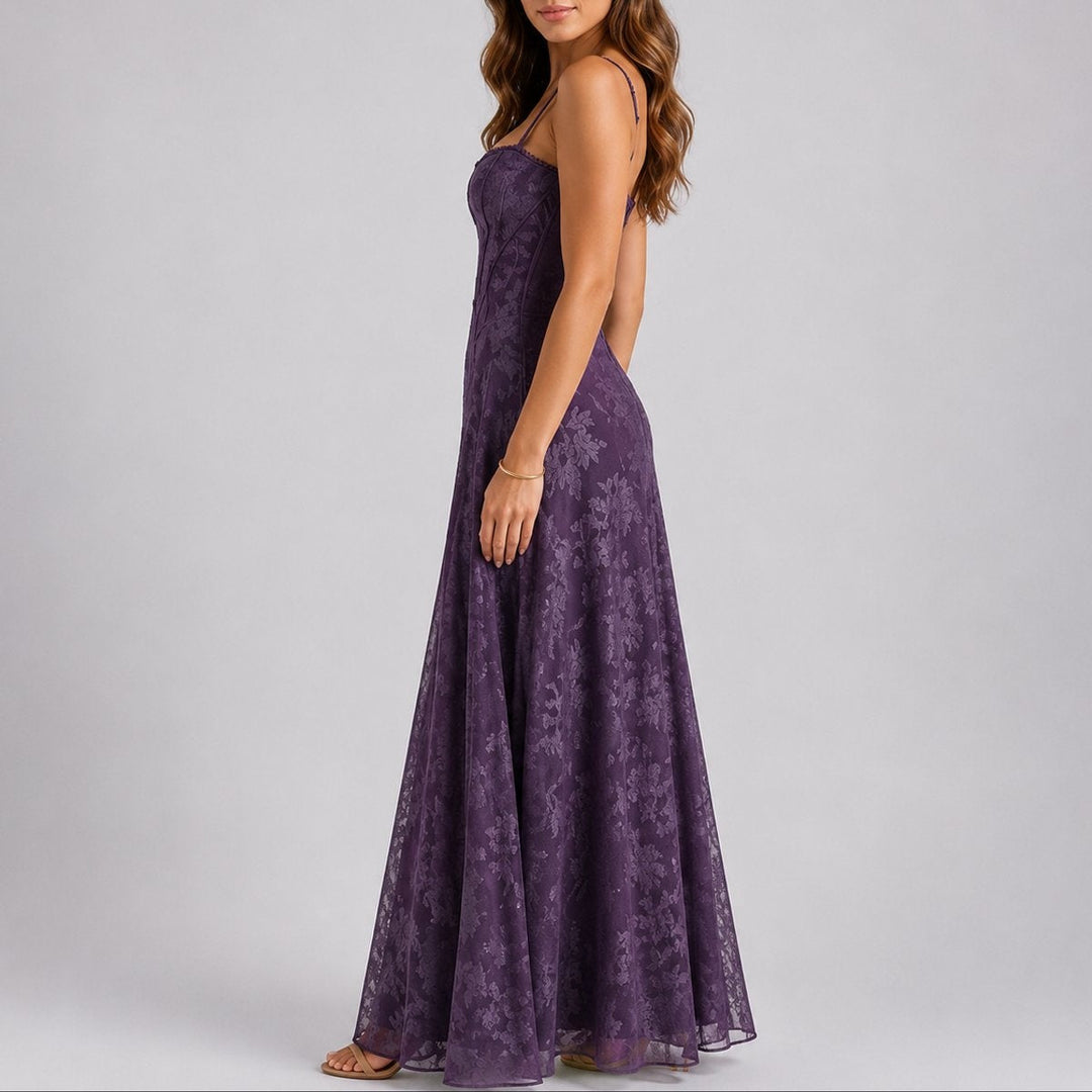 Elegante vestido comprido de chiffon floral, com corpete ajustado e alças. Ideal para eventos formais de mulher.