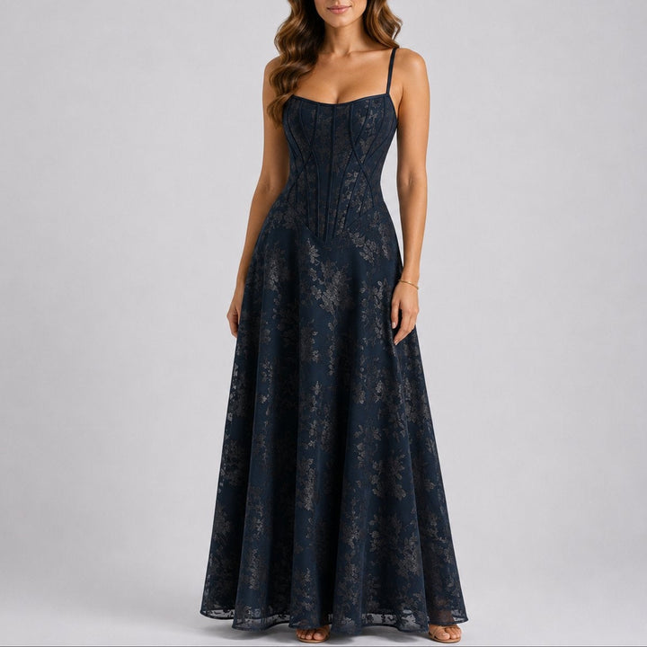 Vestido comprido de mulher em chiffon floral, com design de corpete e alças. Estilo elegante para qualquer festa.