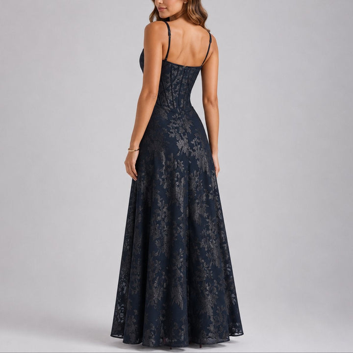 Vestido formal comprido de chiffon com padrão floral, para mulher. Possui corpete e alças, elegante para festas.