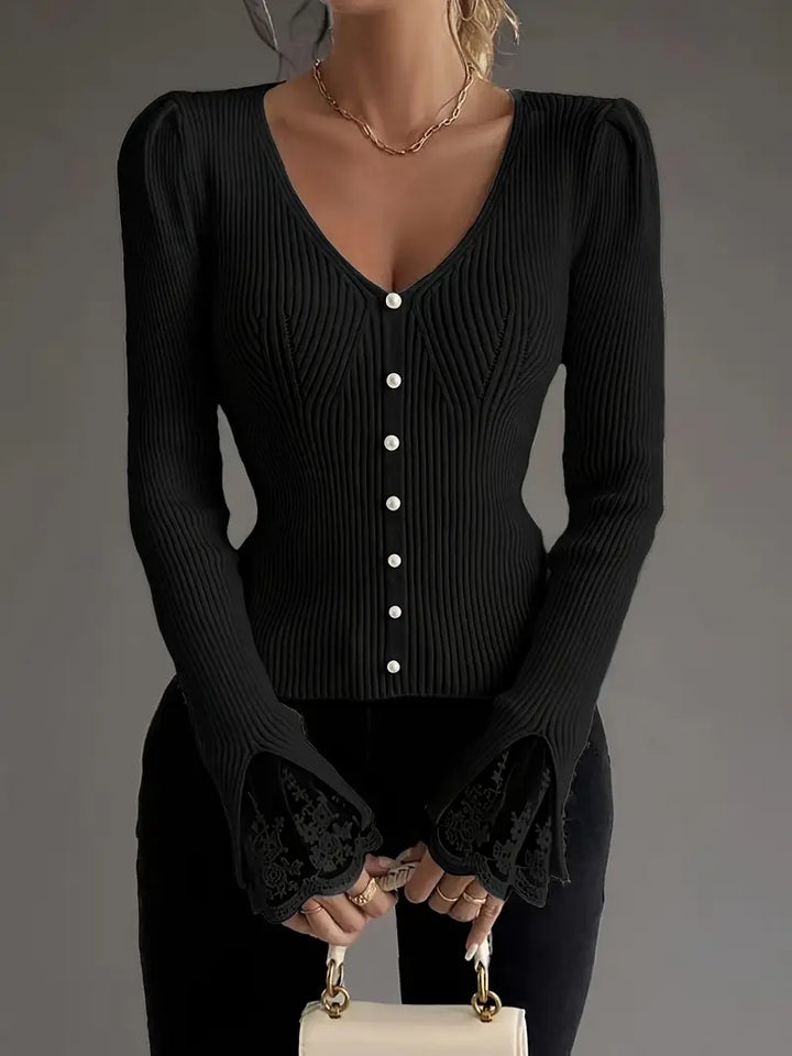 Detalhes de renda no decote V da camisola feminina Mariana canelada de mangas longas. Moda outono/inverno.