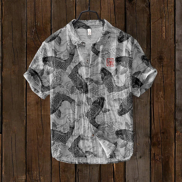 Camisa masculina com estampa exclusiva de peixe em estilo vintage, perfeita para look casual e tendência de verão.