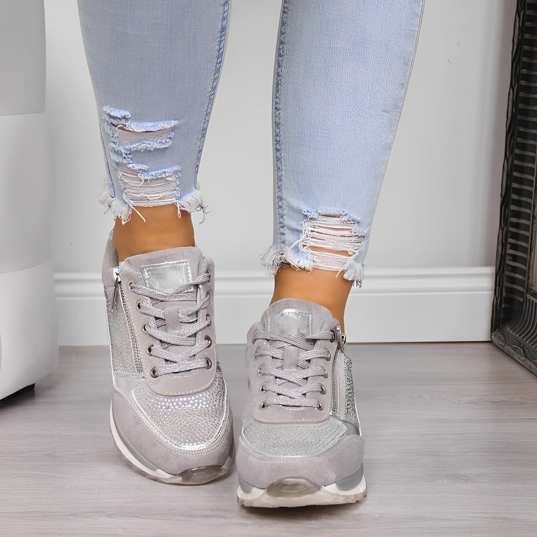Calçado feminino leve e confortável, ideal para caminhada e uso diário no verão.