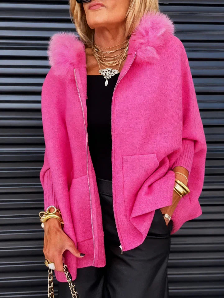 Cardigan curto feminino moderno, perfeito para um estilo versátil. Peça chave para outono inverno.