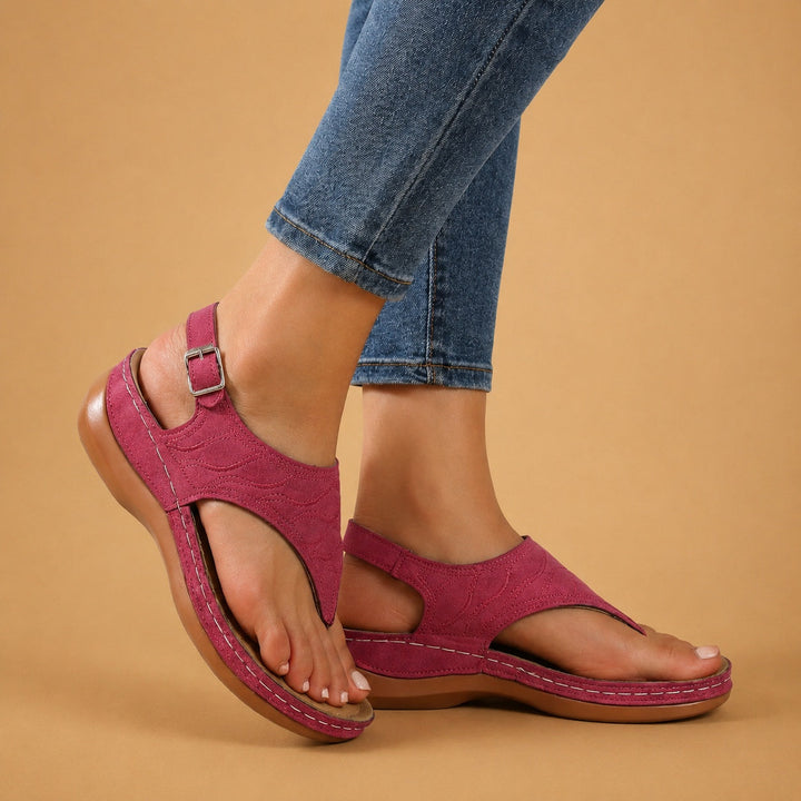 Sandálias de cunha femininas Beatriz, calçado elegante e versátil para conforto no verão.