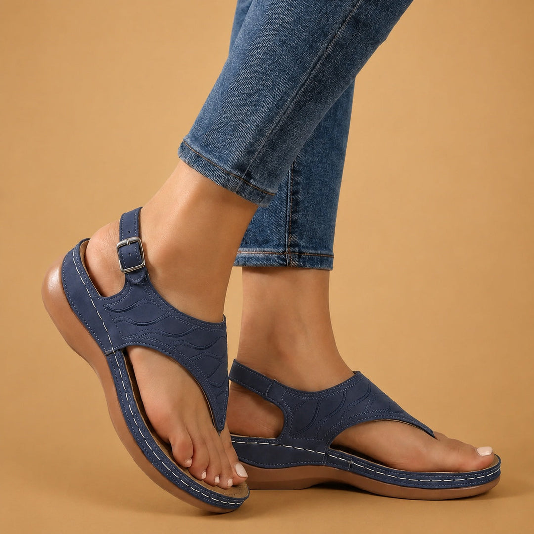 Calçado feminino: Sandálias de cunha Beatriz, sinónimo de conforto e estilo versátil para verão.