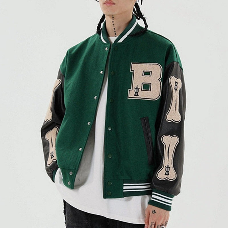 Casaco varsity bomber feminino exclusivo com bordados, perfeito para moda urbana e estilo desportivo.