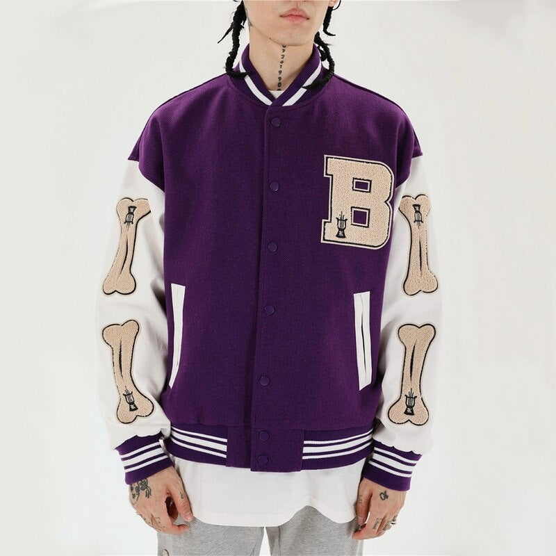 Roupa feminina essencial: casaco varsity bomber para mulher, ideal para looks de moda urbana versáteis.