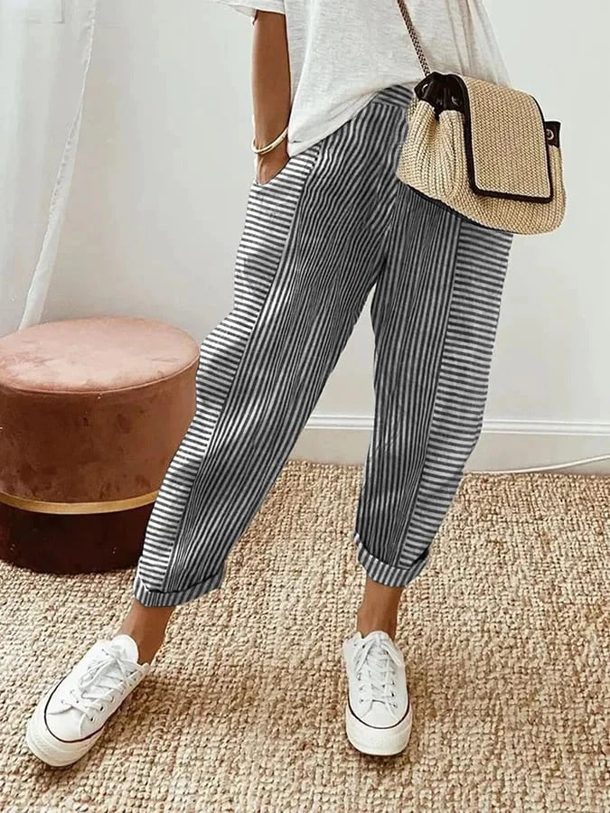 Calças femininas listradas Kae, design casual e confortável. Perfeitas para o verão e moda versátil.