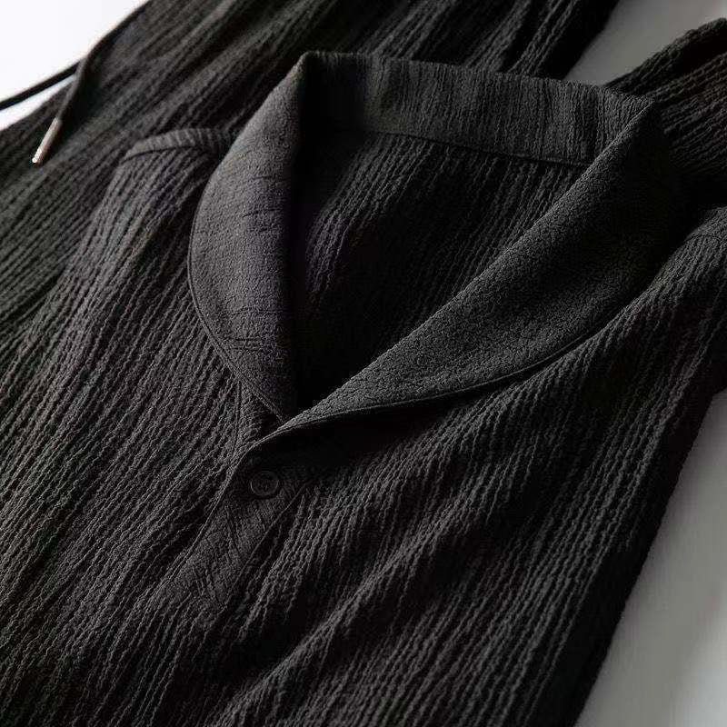 Conjunto masculino preto completo: camisa manga curta e calças flexíveis. Conforto diário e estilo para primavera e verão.