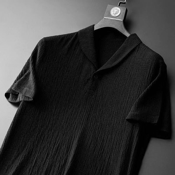 Conjunto masculino de verão: camisa manga curta e calças flexíveis. Roupa casual minimalista, perfeita para a moda masculina.