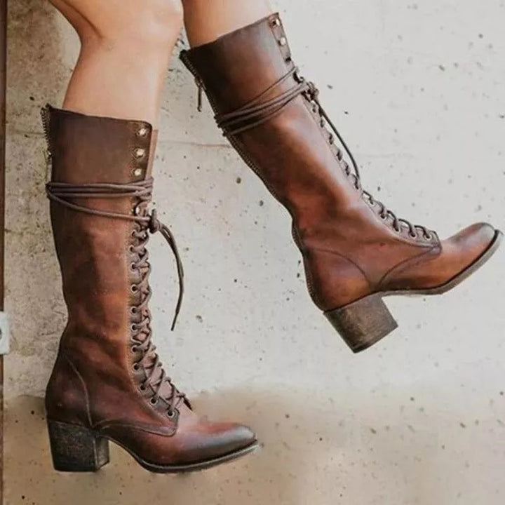 Botas militares de couro cinza para mulher, cano alto e atacadores, calçado feminino essencial outono/inverno.