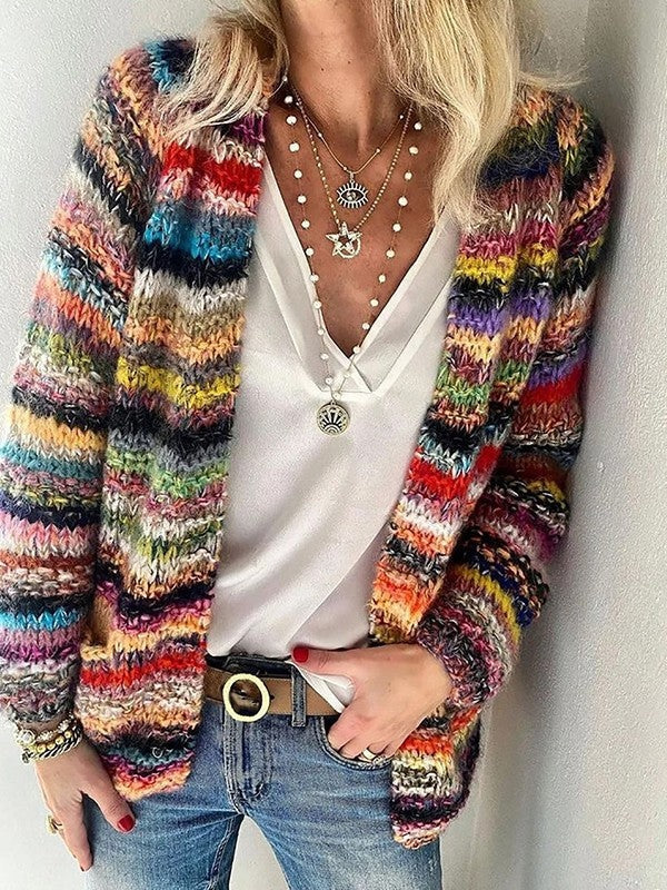 Casaco de malha feminino aberto com riscas multicolor, estilo boho, ideal para outono/inverno e sobreposições casuais.