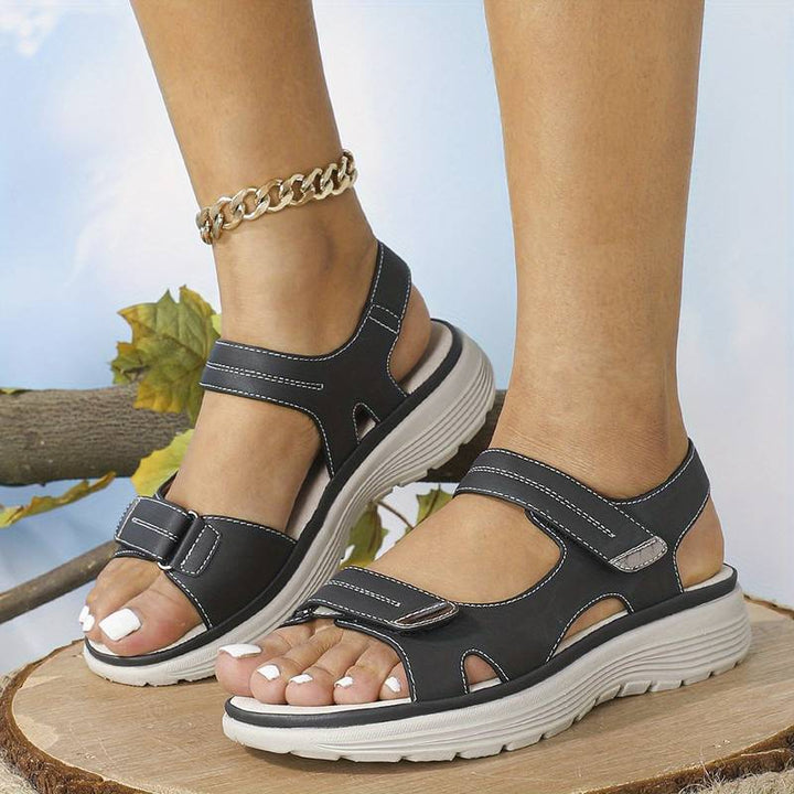 Design ergonômico em sandálias ortopédicas femininas, garantindo conforto duradouro e alívio da dor nos pés.