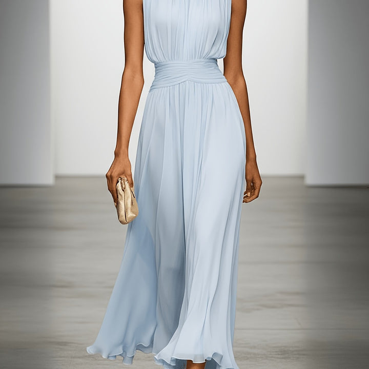 Vestido maxi feminino Kira de tecido leve e caimento fluido. Elegância para verão e ocasiões especiais. Moda casual chic.
